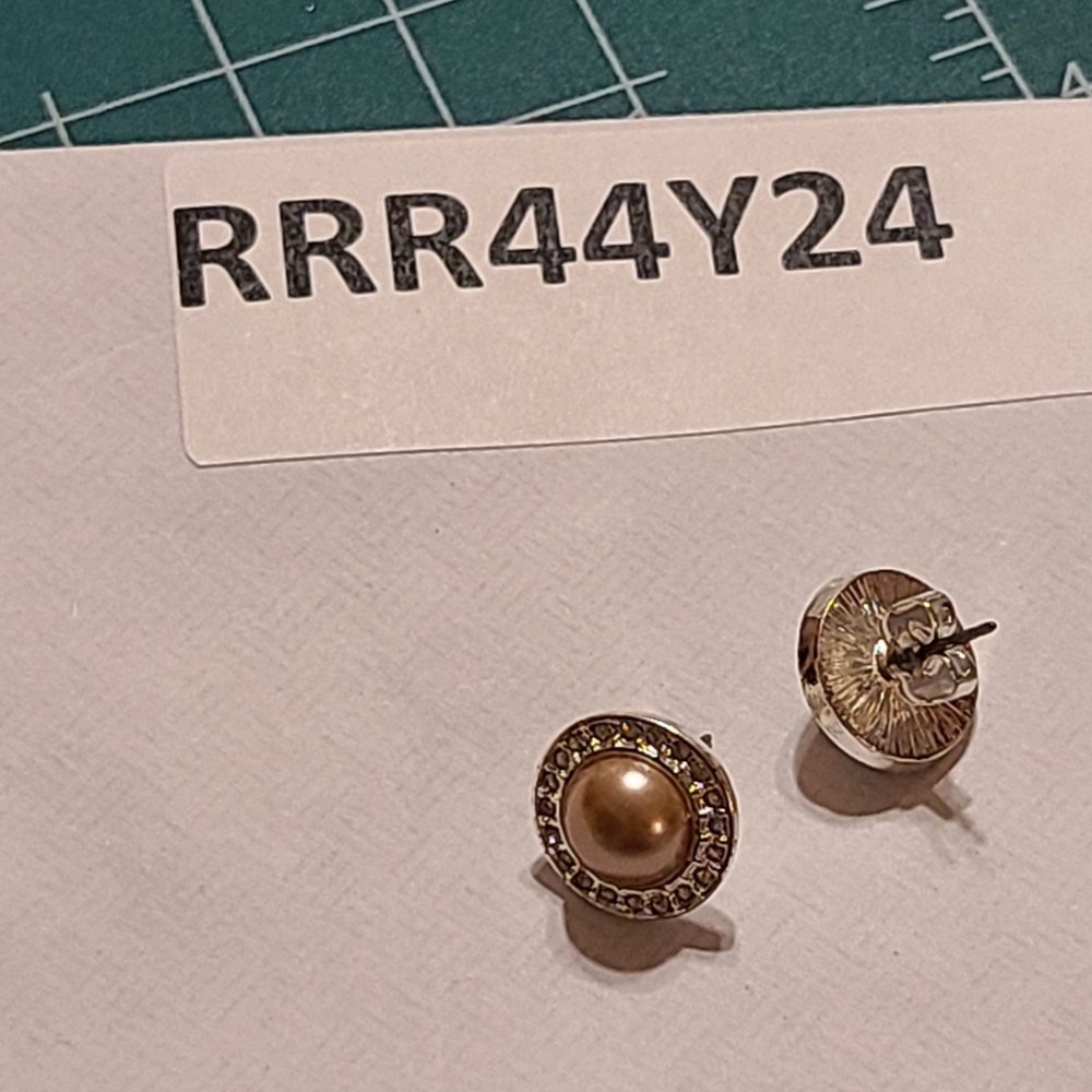 Vintage Studded Earrings For Sale - Picture 4 of 6